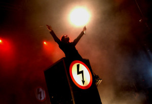 Marilyn_Manson_performing_Antichrist_Superstar,_SomewhatDamaged2